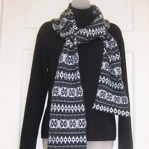 Women's Black and White Patterned Winter Scarf